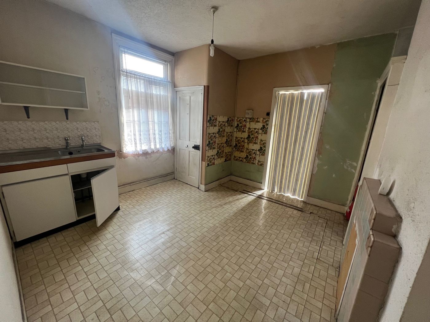 Clarendon Rd kitchen before